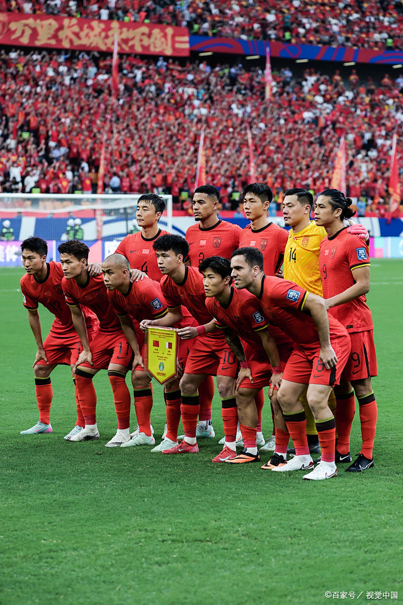 爱游戏官方-武汉三镇训练开放日，冲刺阶段止住颓势引欢呼，欧篮联在即，阵容厚度经受考验的简单介绍