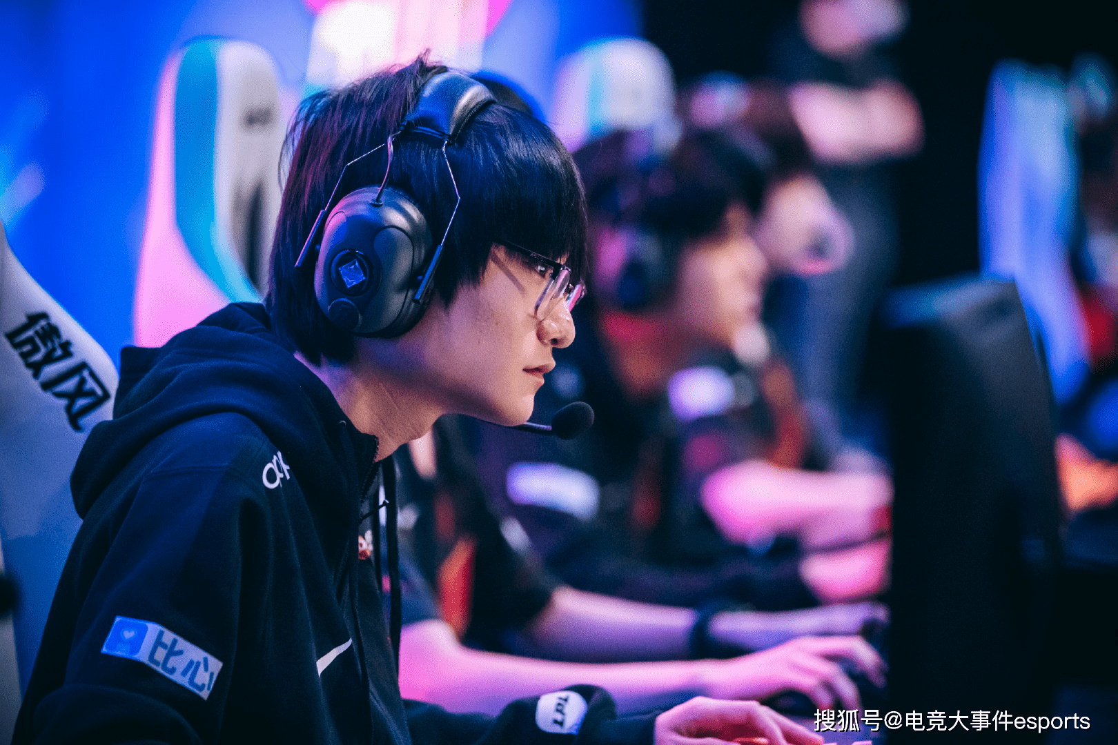 爱游戏官方-刚刚!西汉姆门线救险备战NBA总决赛Doinb在TES比赛中出色防守,蒂姆在篮网比赛中关键助攻的简单介绍